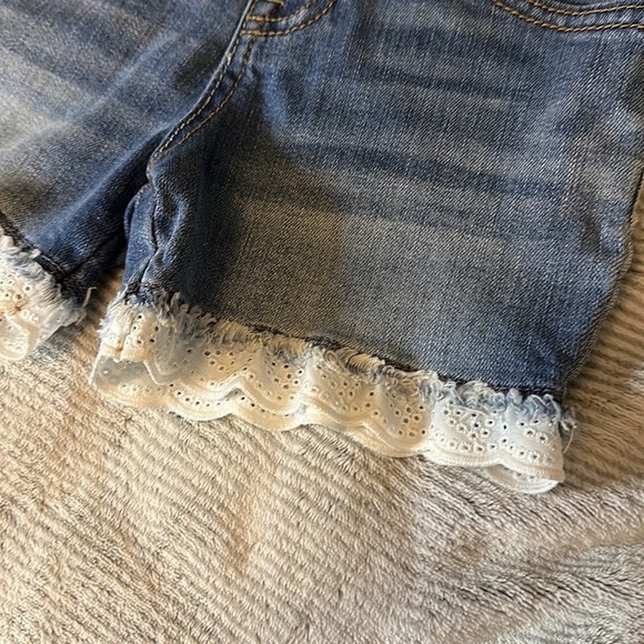 Cat & Jack Girls Denim Super Stretch Shorts Laced Hem Size XS 4/5 - Picture 2 of 7